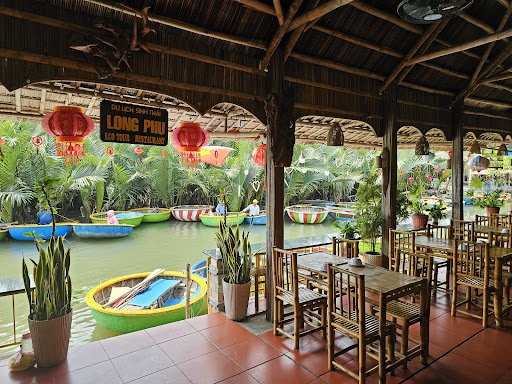 Hạnh Coconut Basket Boat