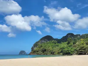 Garnet Beach (Charlie Beach)