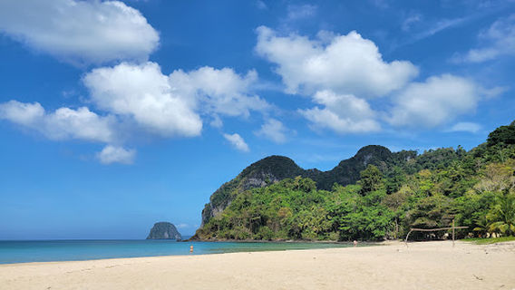Garnet Beach (Charlie Beach)