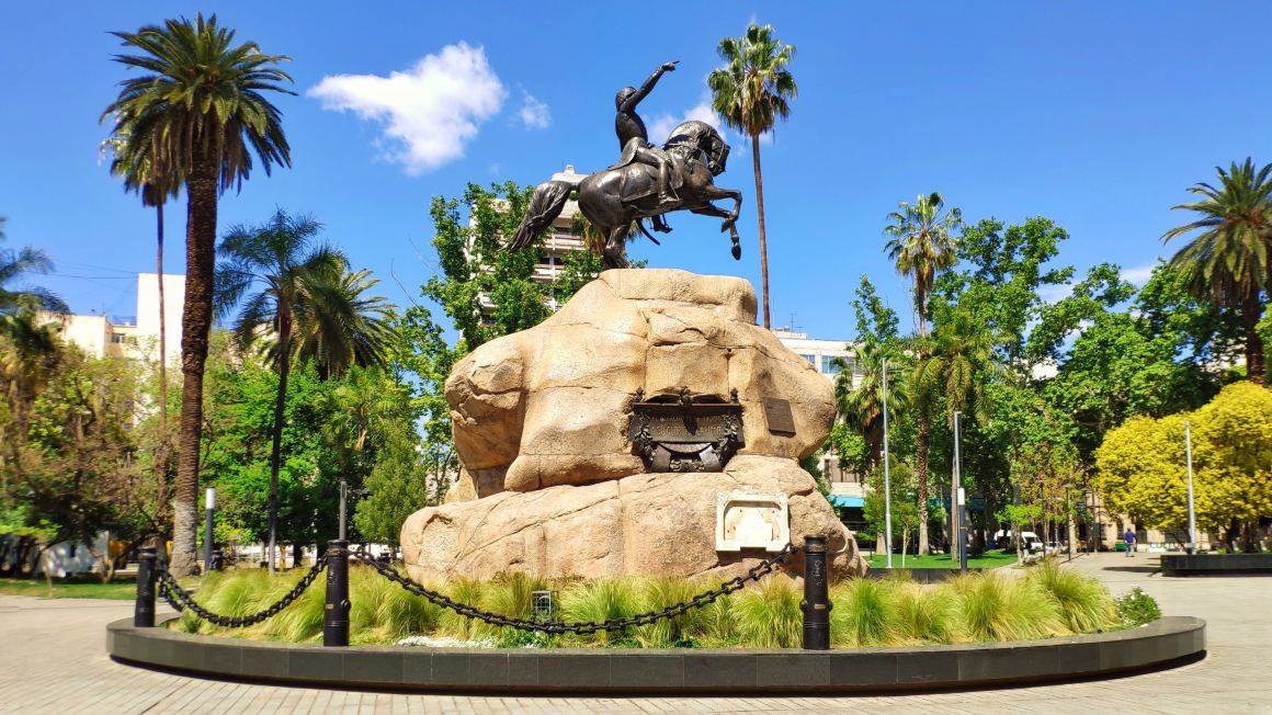 Compare 4 airports near Mendoza