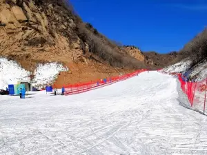 Hunan Ziquejie Outdoor Ski Resort