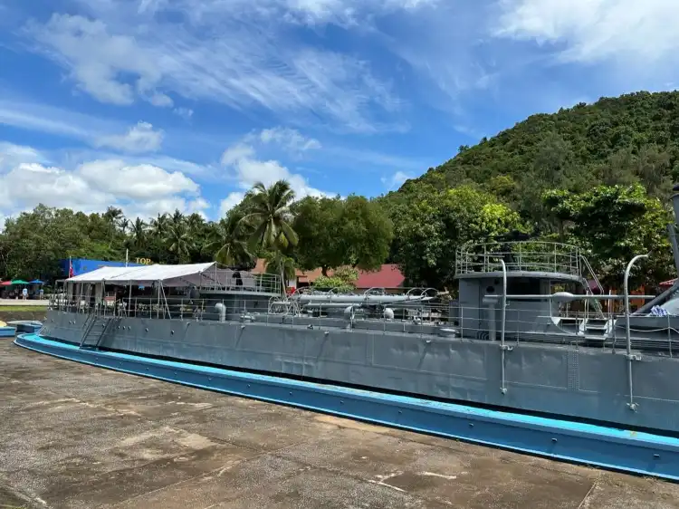 Hotels near Krom Luang Chumphon Khet Udomsak Shrine