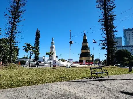 Hotels near Monumento al Divino Salvador del Mundo