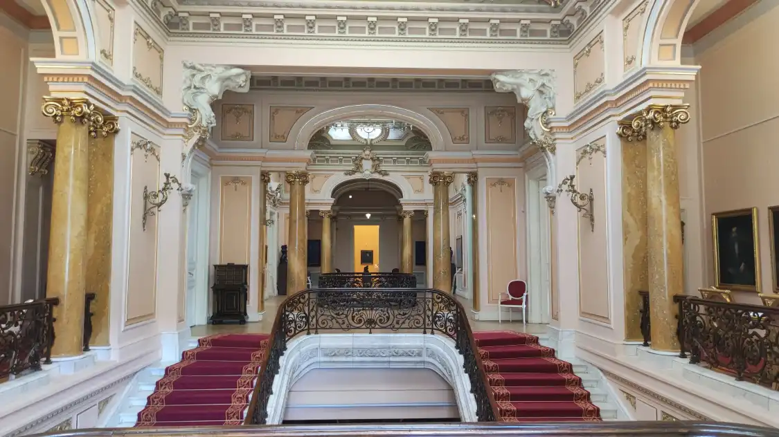 Hotels near "Craiova" Art Museum