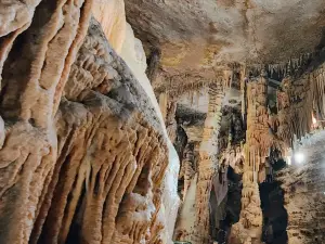 Les Grottes de Presque