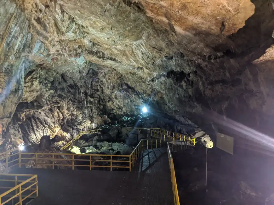 5_Lalomita Cave