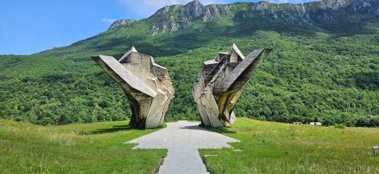 Tjentište monument