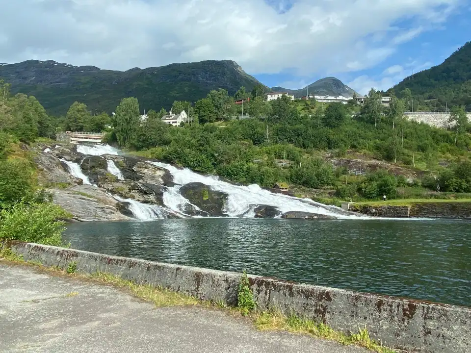 4_Hellesyltfossen