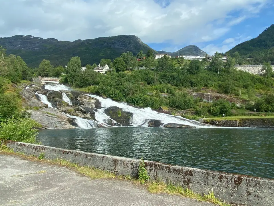 4_Hellesyltfossen
