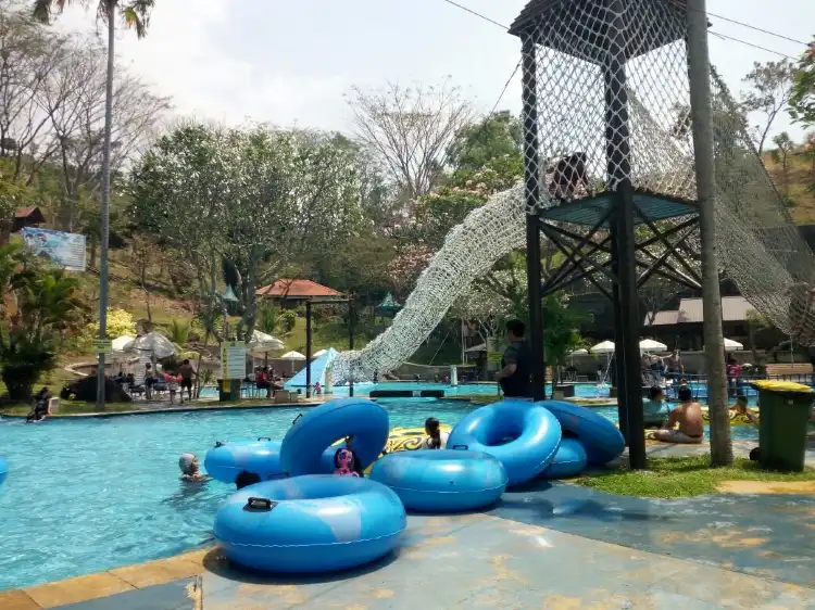 Hotels near DUCK RC DDR