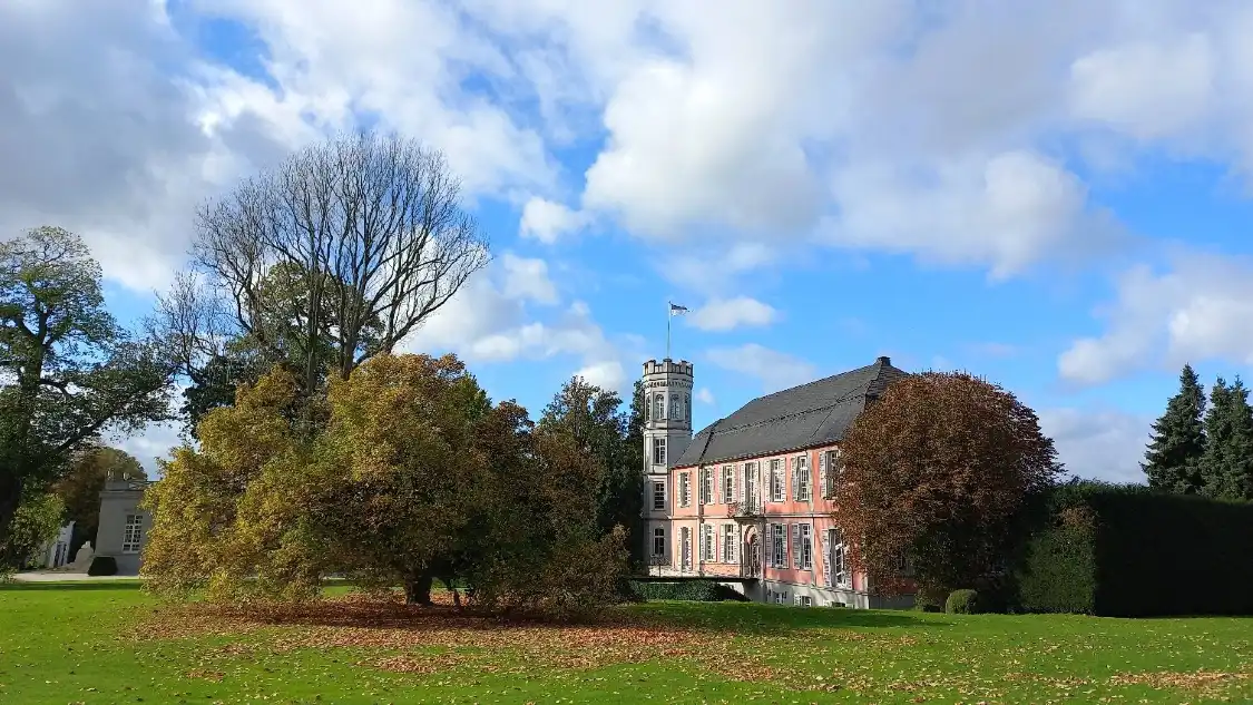 Hotels near Schloss Rurich