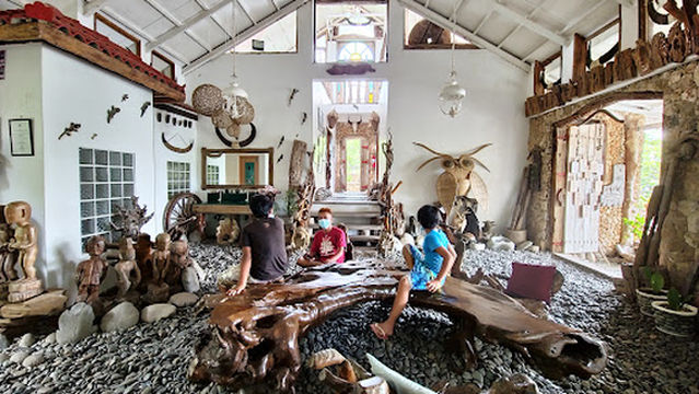 Bahay na Bato Open Art Gallery and Staycation