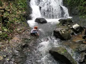 Objek Wisata Air Terjun Puti Daber