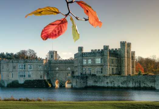 London Day Tour: Leeds Castle + Canterbury Cathedral (Including Admission Ticket)|Mon/Thurs (Chinese)