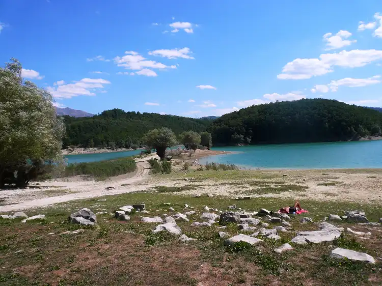 Hotels near Lago di Scandarello