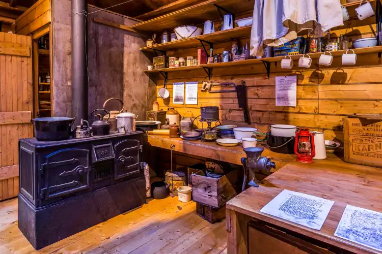 Hotel dekat Mawson's Hut Replica Museum