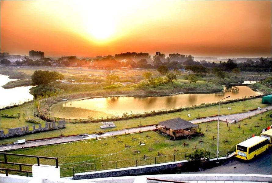 Yanbu to Surat Flights