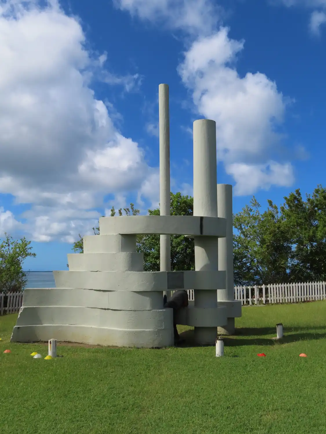 Hotels near Courland Monument