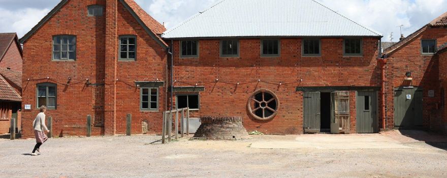 The Farnham Pottery