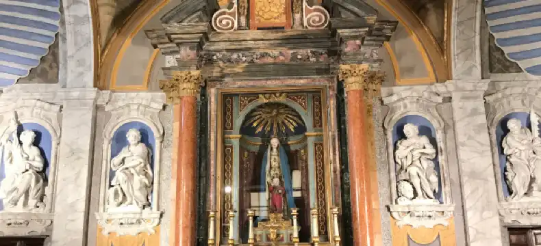 グッビオのホテル