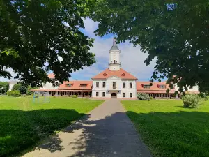 Памятник огурцу