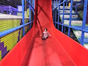 FunZ Trampoline Park