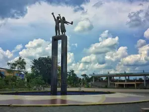 Tugu Taman Kota Prabujaya