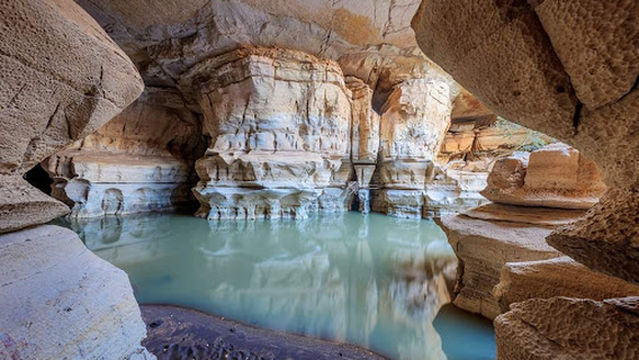 Holqa Soof Umar(Sof Omar Cave)