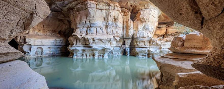 Holqa Soof Umar(Sof Omar Cave)