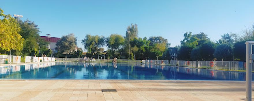 Piscina Municipal De Burguillos del Cerro