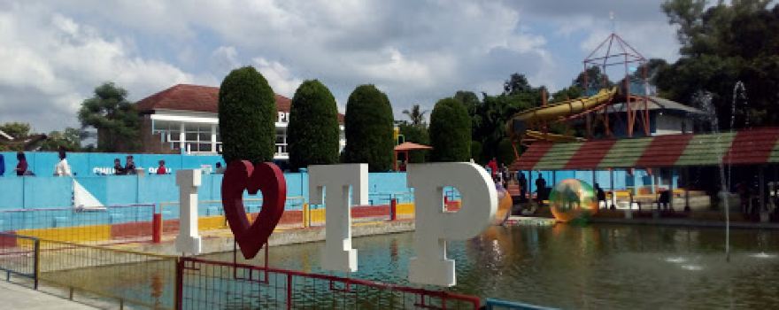 Kolam Renang Telaga Putri