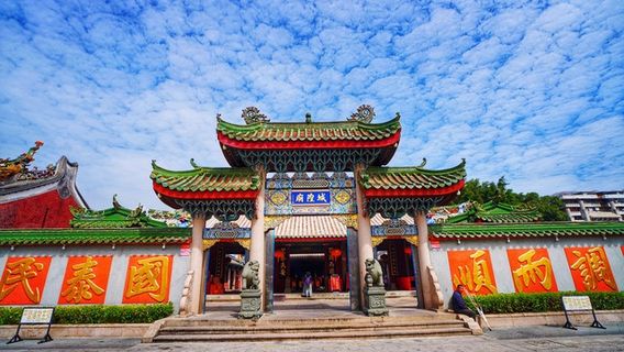 long jiang cheng huang miao