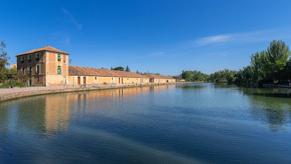 Dársena del Canal de Castilla en Medina de Rioseco