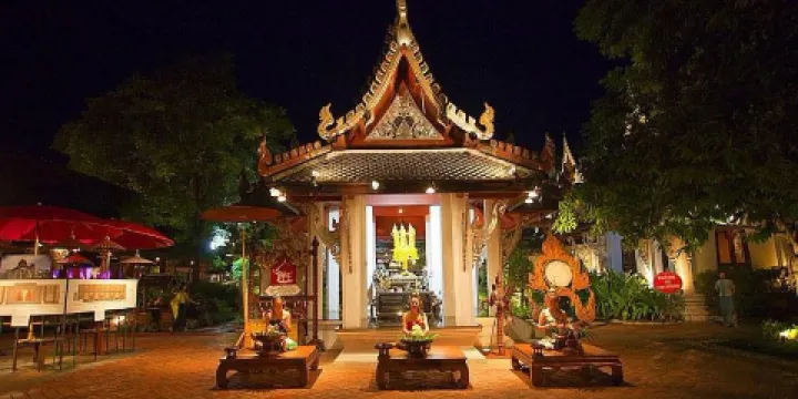 清邁康托克帝王餐文化表演中心