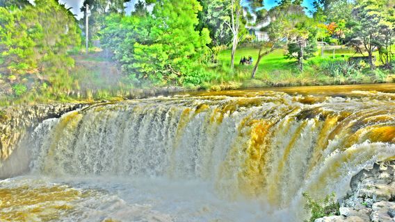 Haruru Falls