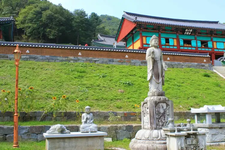 Hotels near Chiaksan National Park