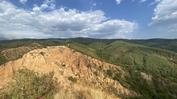 Stob Earth Pyramids - Trailhead