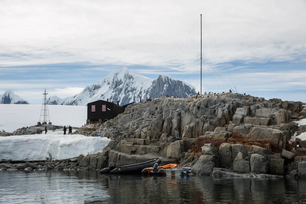 4_Penguin Post Office