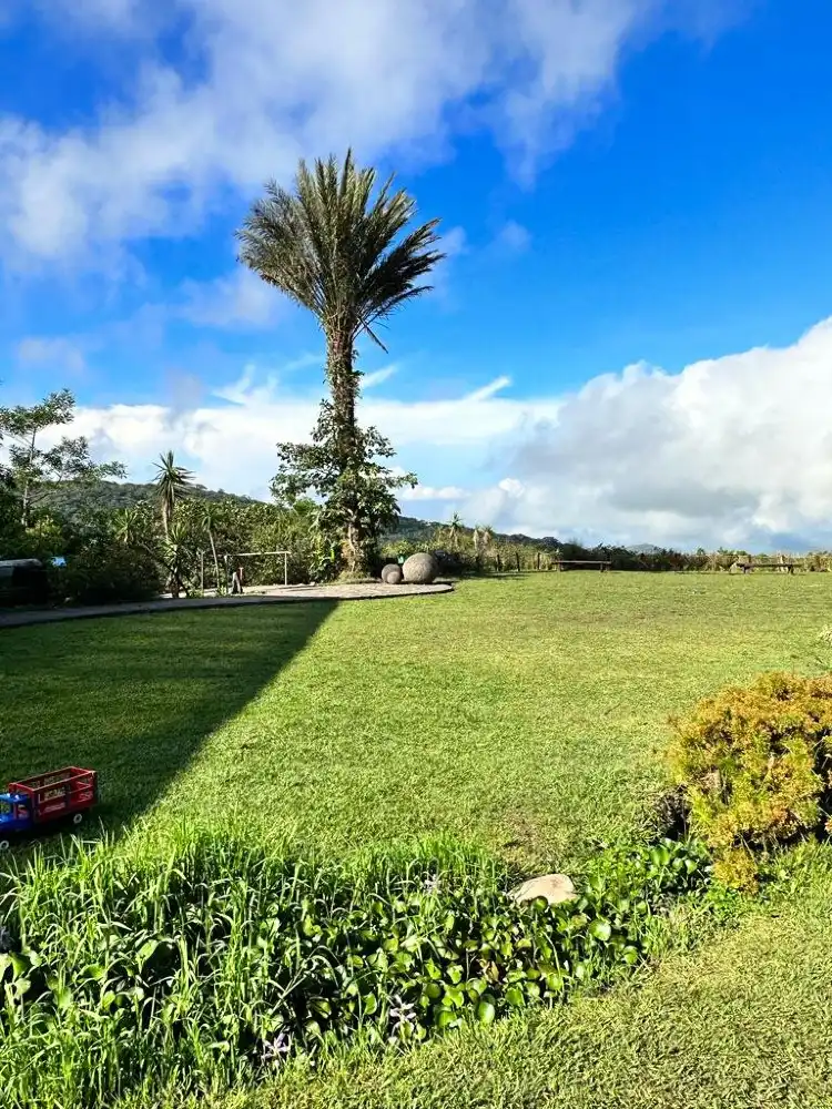 Hotels near Valle Escondido Nature Reserve