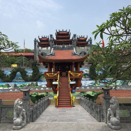 Ba Vàng Pagoda