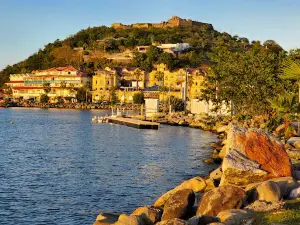 Marigot Market