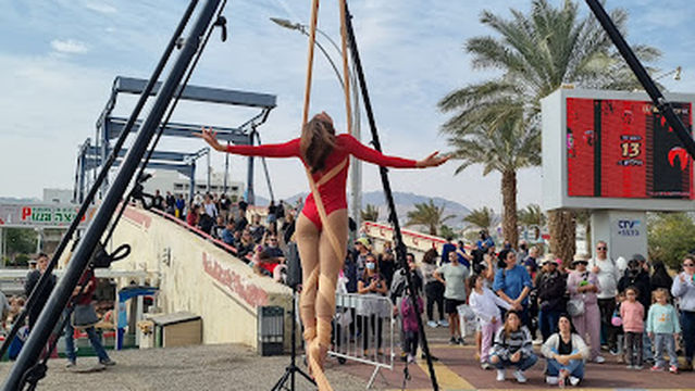 Silk Academy נדין אקרובטיקה אווירית