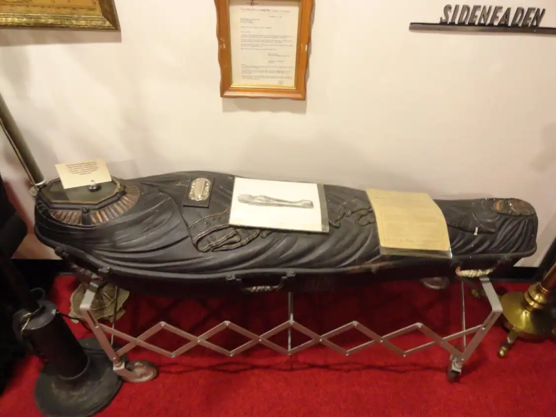Hotels near Heaton-Bowman-Smith Funeral Museum