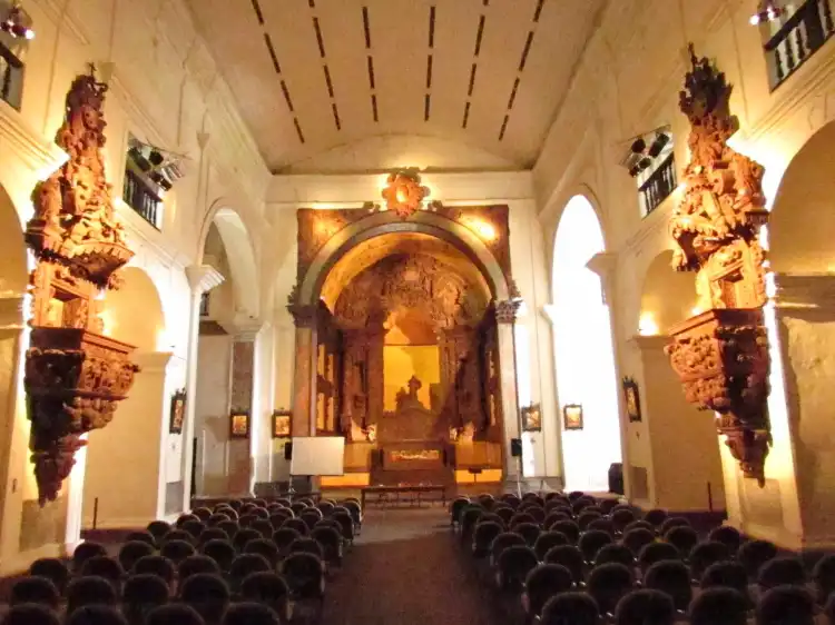 Hotels near Para Religious Art Museum
