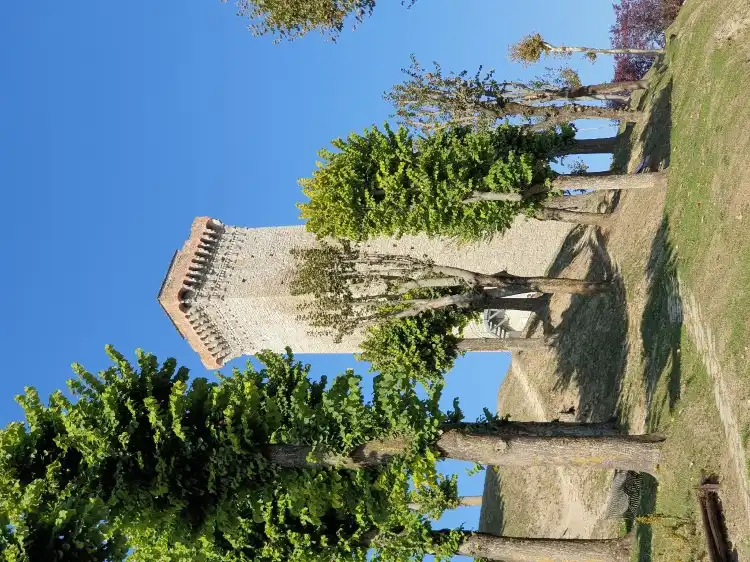 Các khách sạn gần Torre