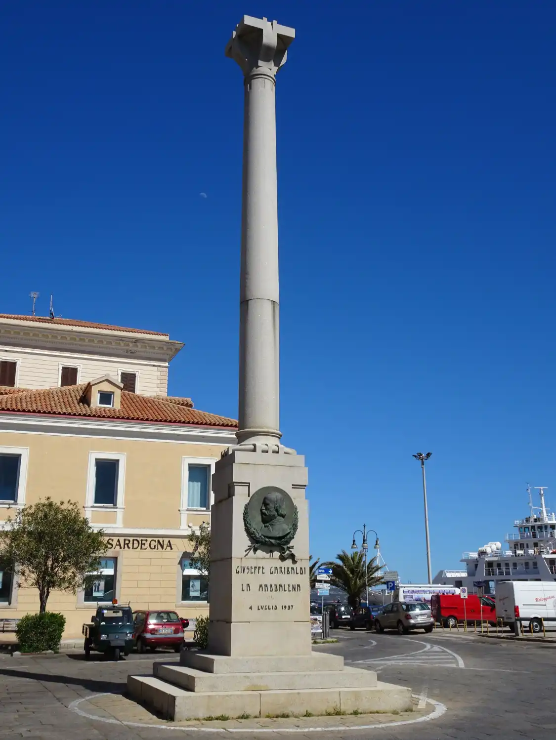 Hotels near Colonna Garibaldi