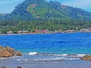 Pantai Momalia