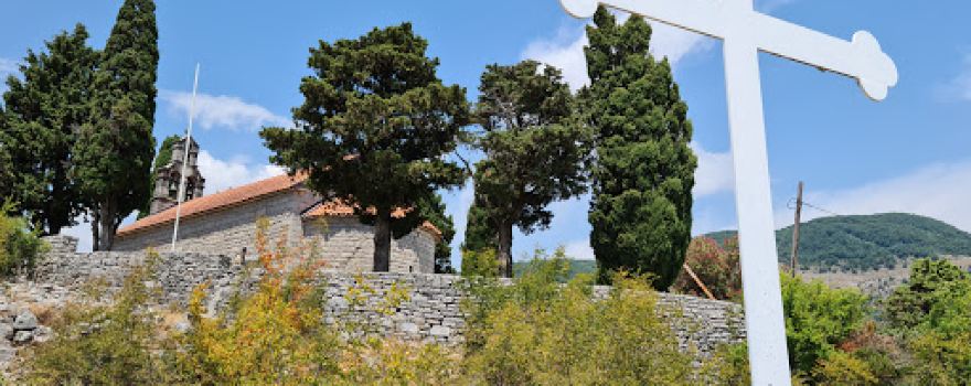 Crkva Svetog Petra. Brdo "Klin". Bijela