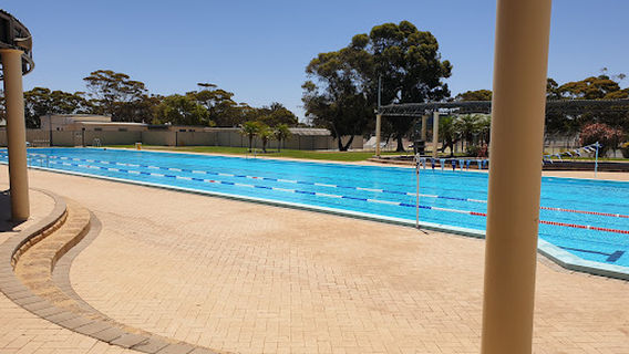 Lake Grace Swimming Pool