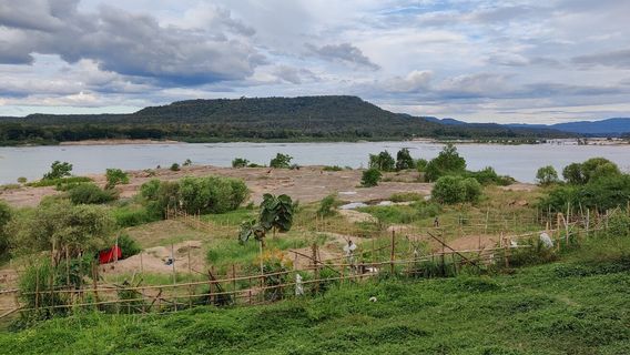 Two-Color River View Point